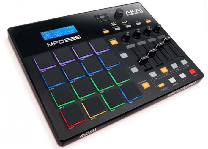 AKAI PRO MPD226 - MIDI/USB-контроллер, 16 пэдов, 4 ручки, 4 фейдера